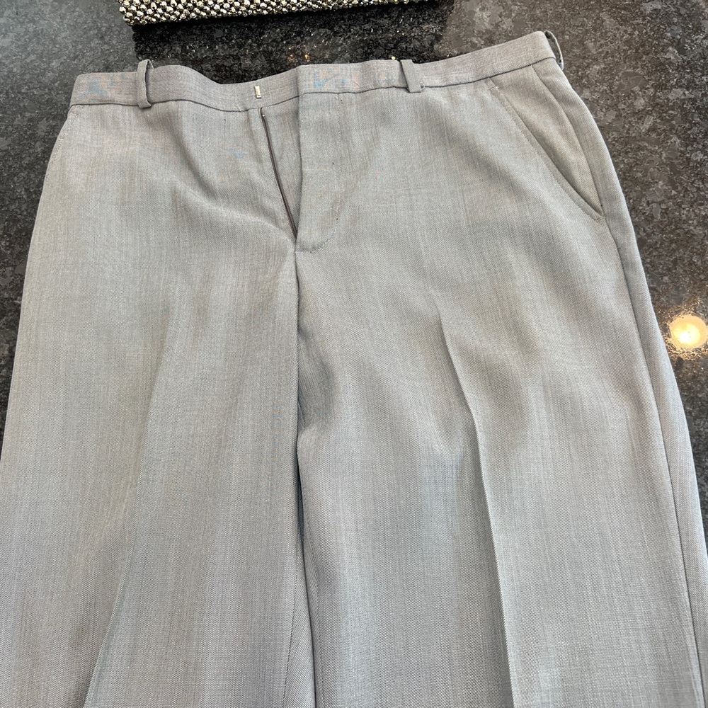 Perry Ellis Classic Fit dress pants. 34x32 88% polyester.